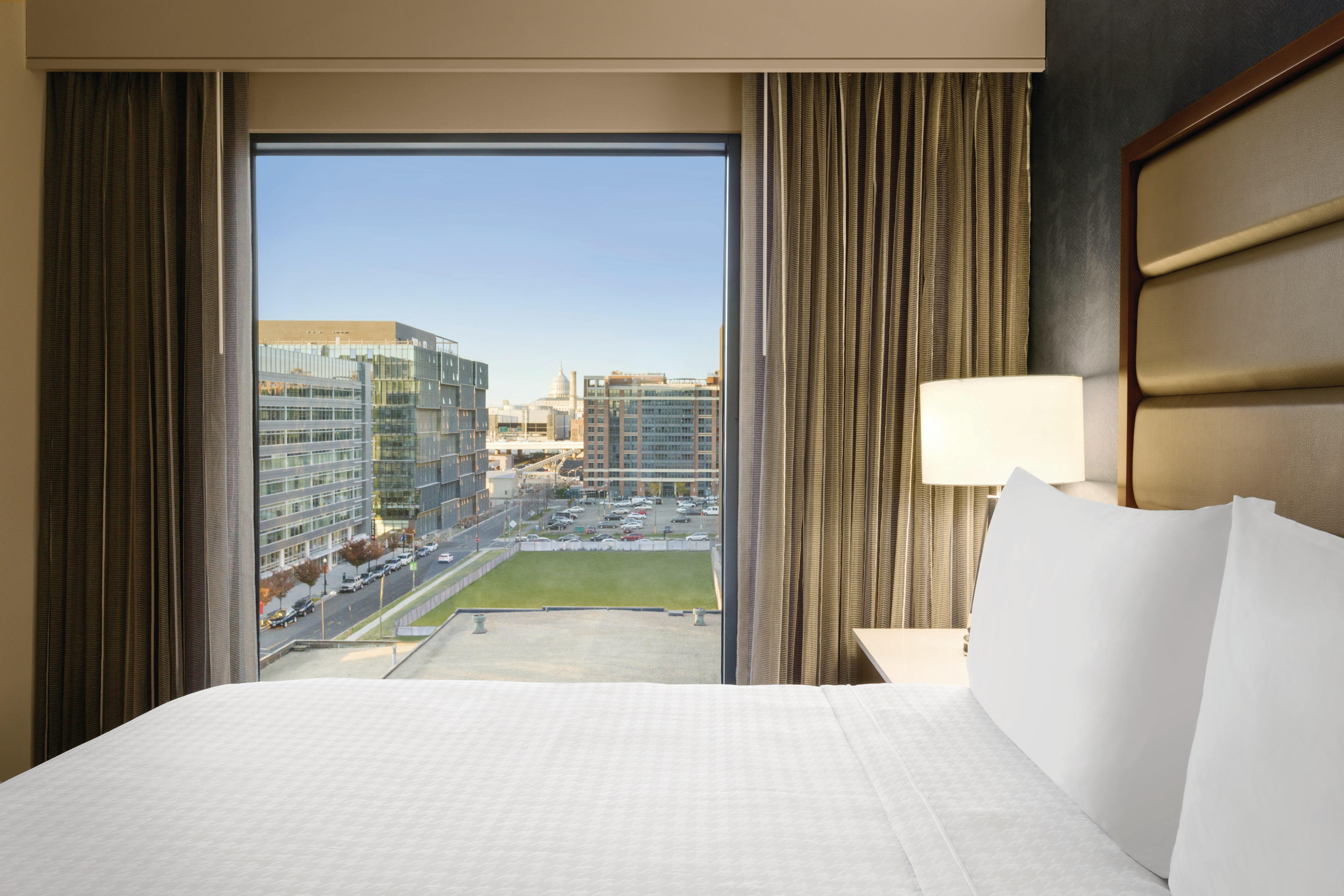 1 BEDROOM, SUITE, KING BED