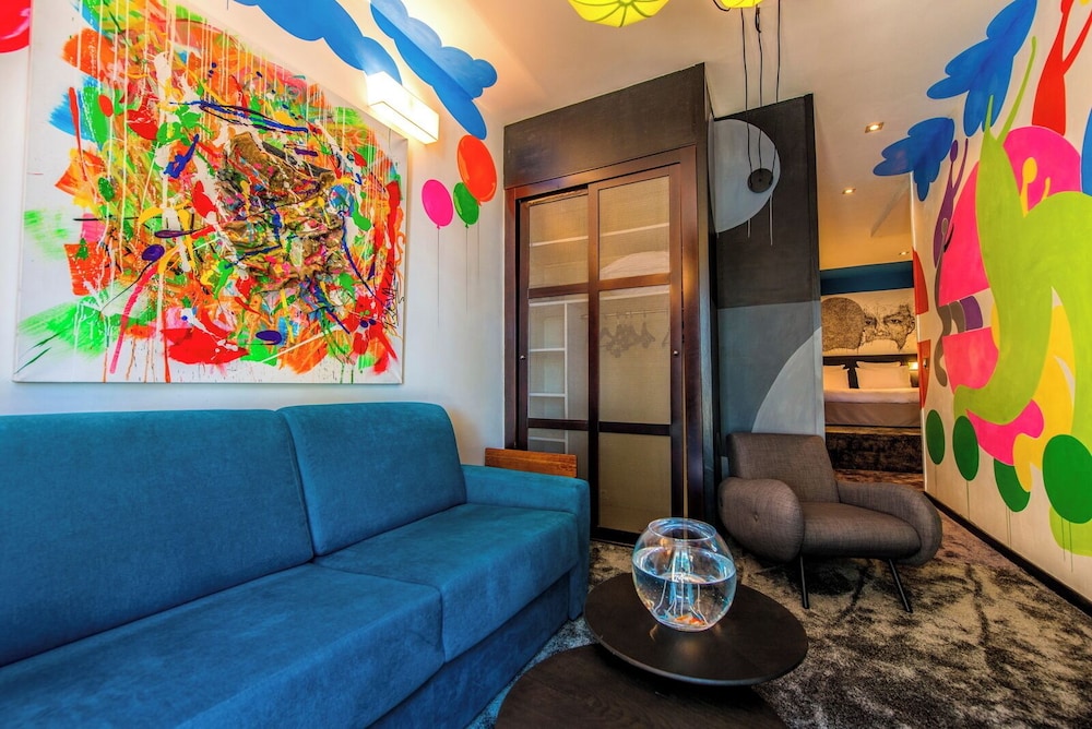 Hotel des Beaux Arts 54/77