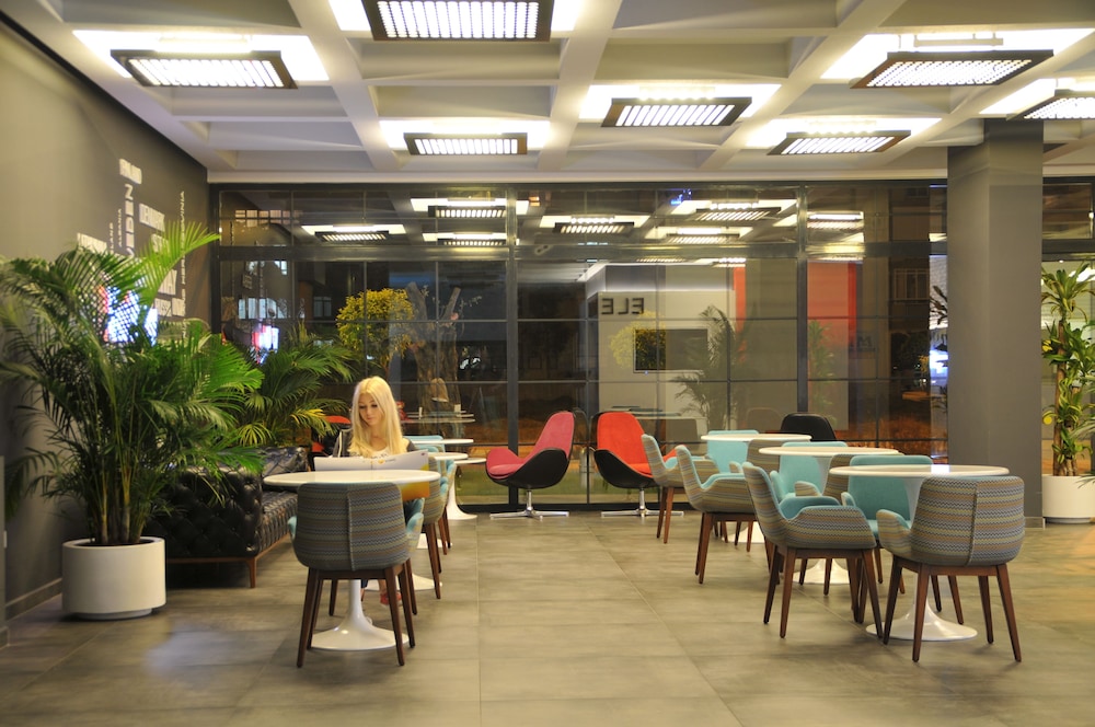 Green Garden Suites Hotel 25/29