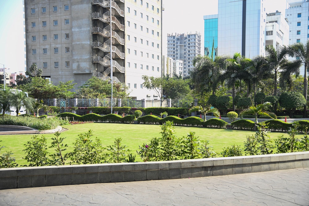 NOVOTEL KOLKATA HOTEL AND RESIDENCES 70/74