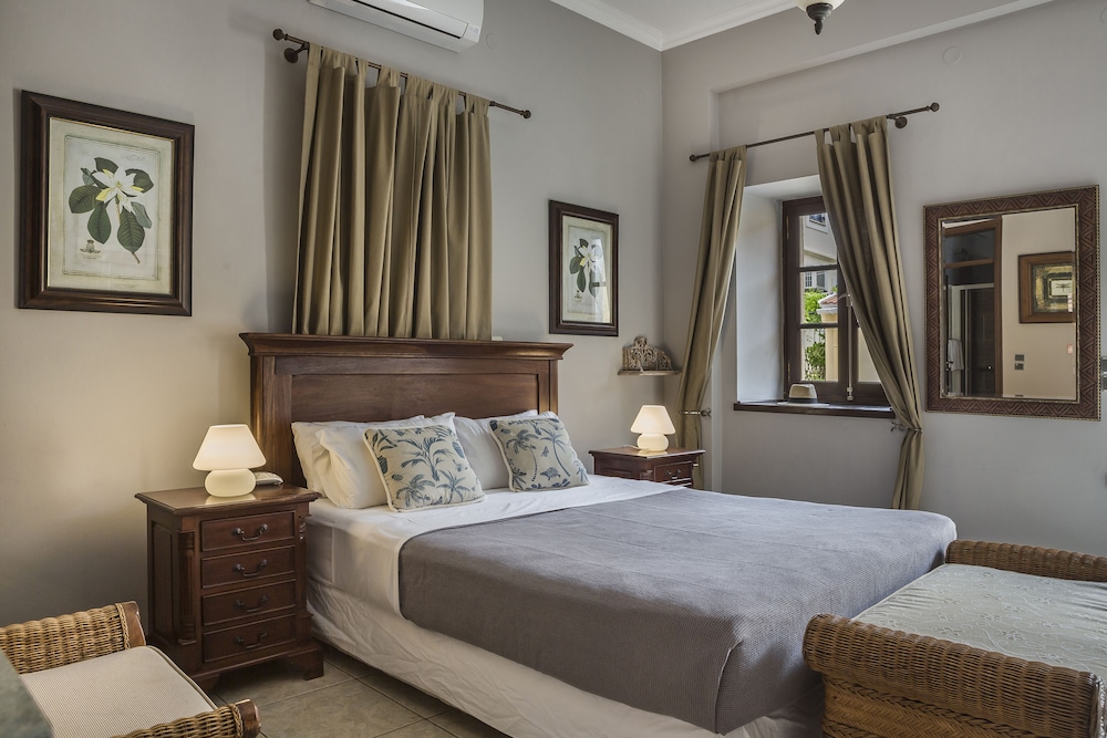 Faros Suites - Adults Only 11/50