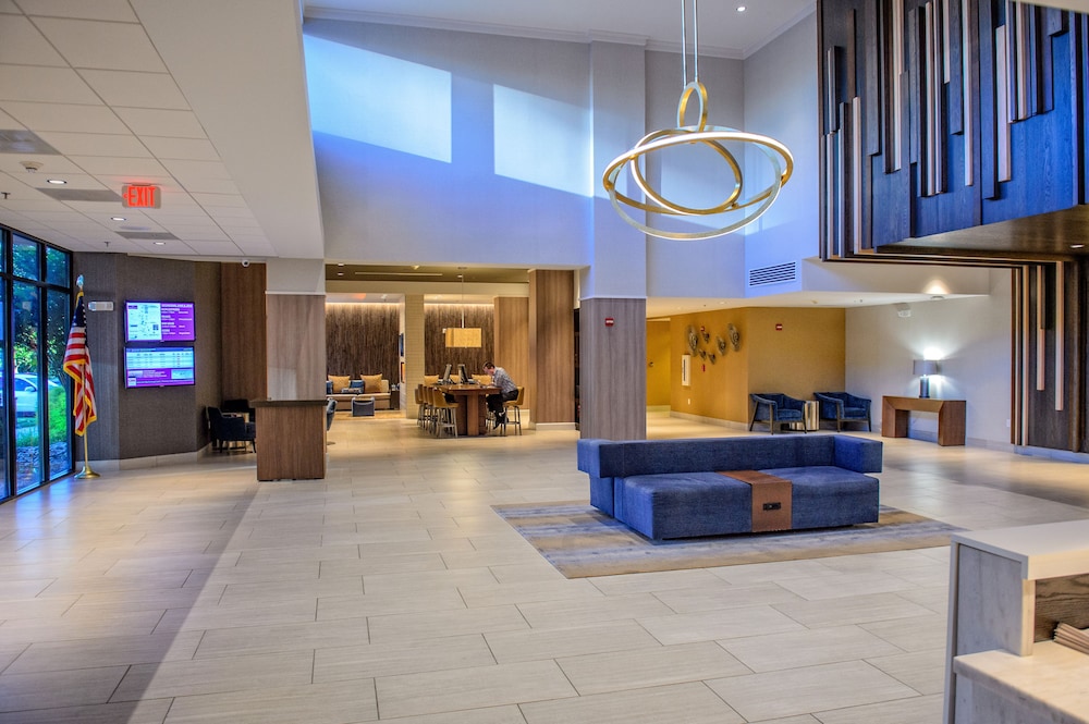 Crowne Plaza Dulles Airport 9/72