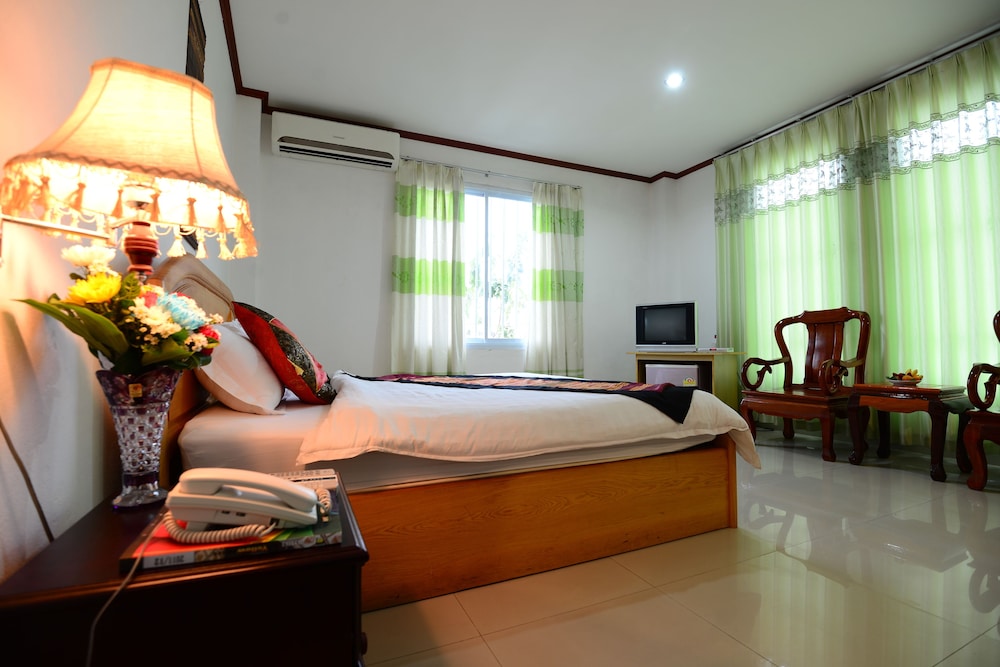 Douangpraseuth Hotel 33/67