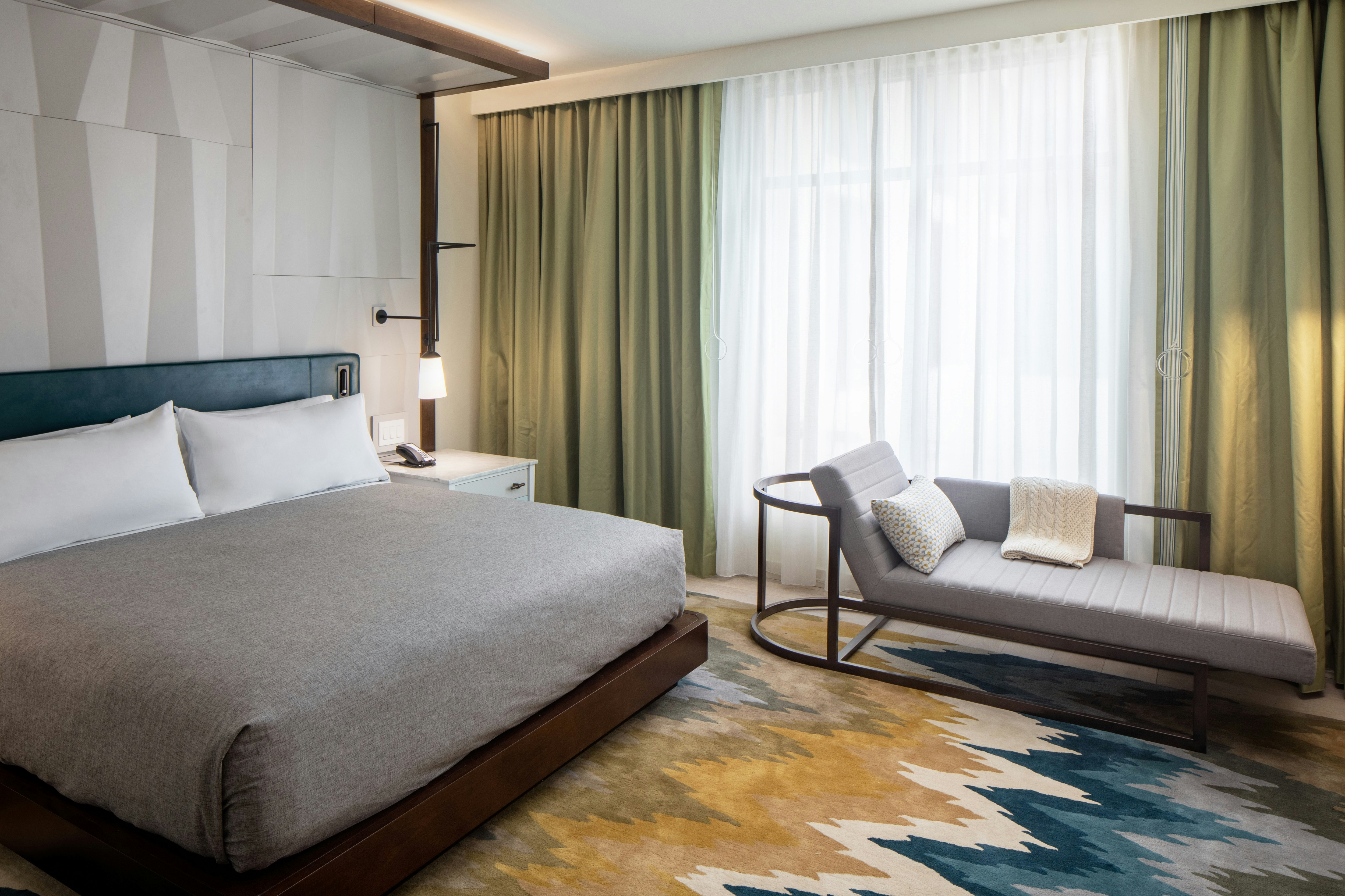 1 BEDROOM, PREMIUM, SUITE, KING BED