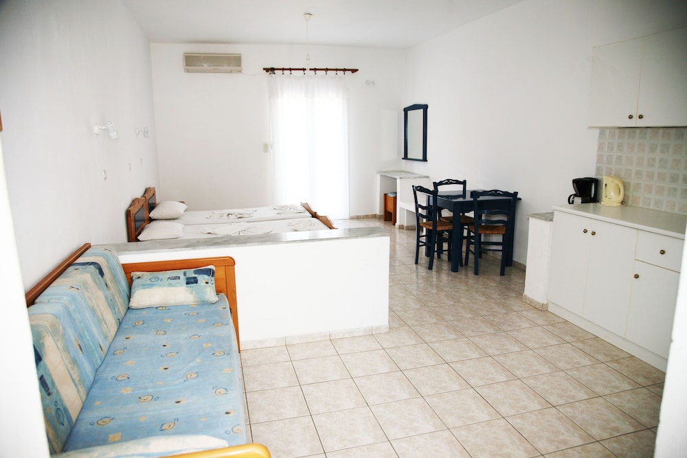 Zeus Hotel Ireon 11/42