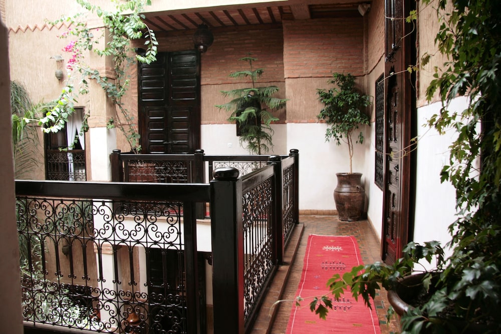 Riad Carina 5/75