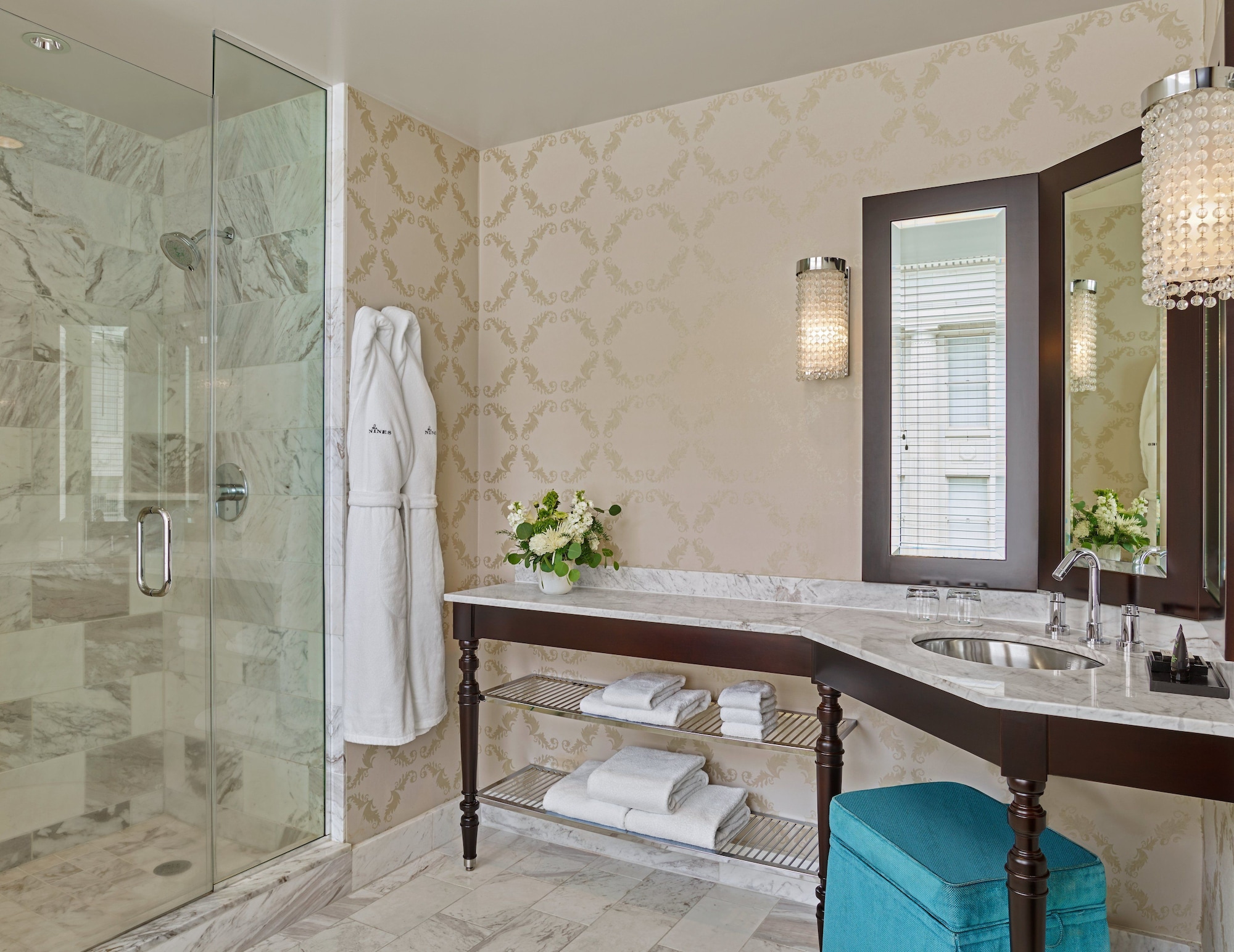 غرفة سوبيريور بسرير كينج، The Nines A Luxury Collection Hotel Portland 3/3