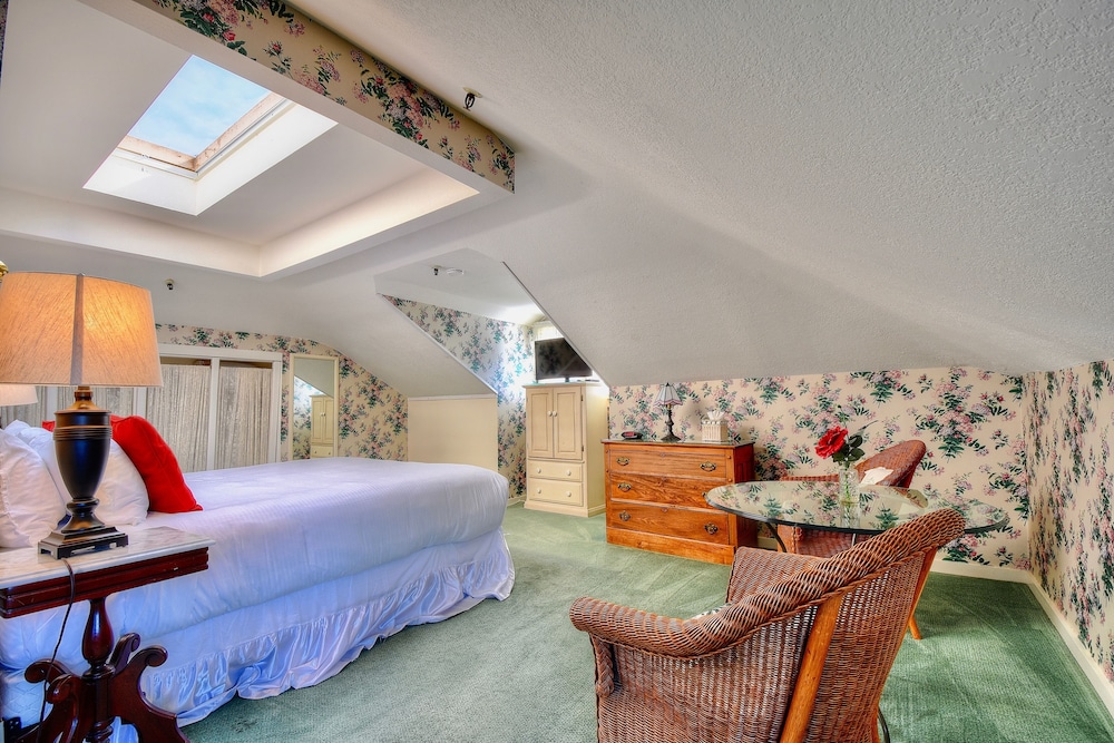 Centrella Inn 30/67