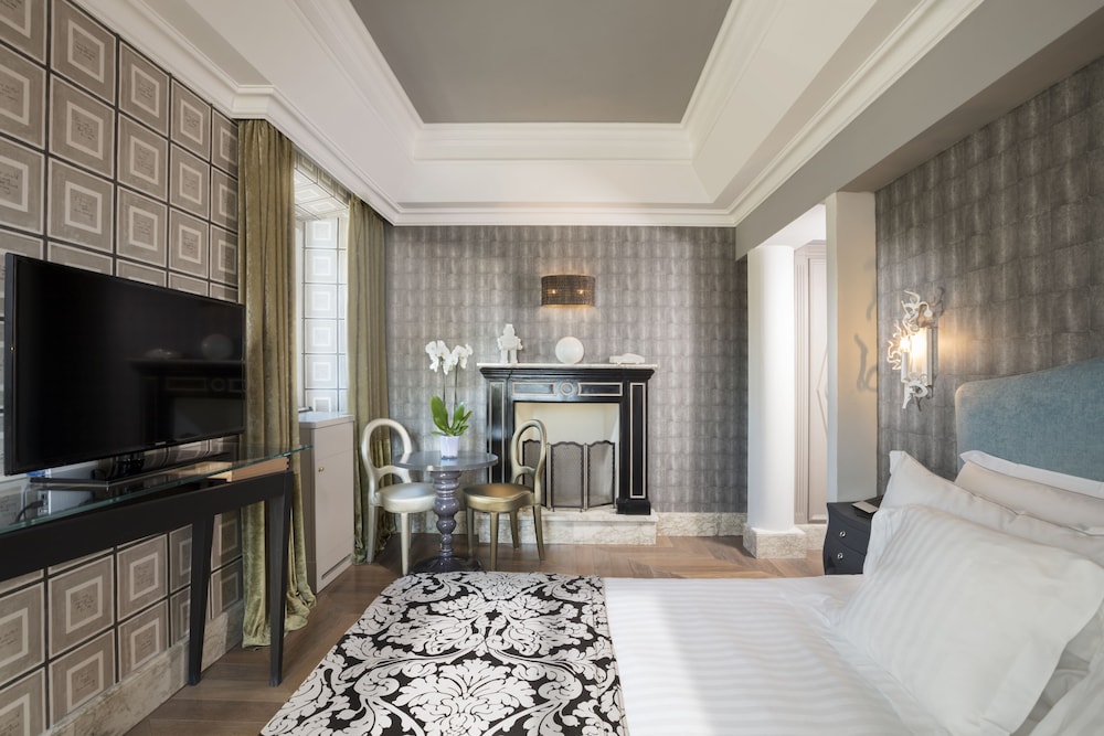 FAMILY SUITE, COLOSSEUM VIEW