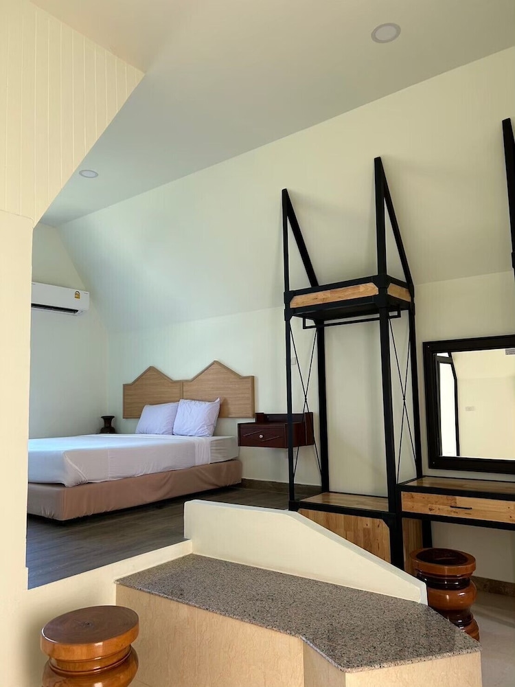 Sabai Hotel & Plaza 17/50