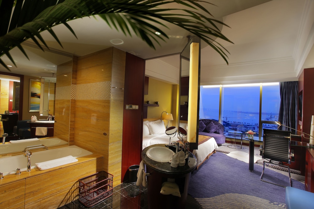 Zhuhai Charming Holiday Hotel 39/40