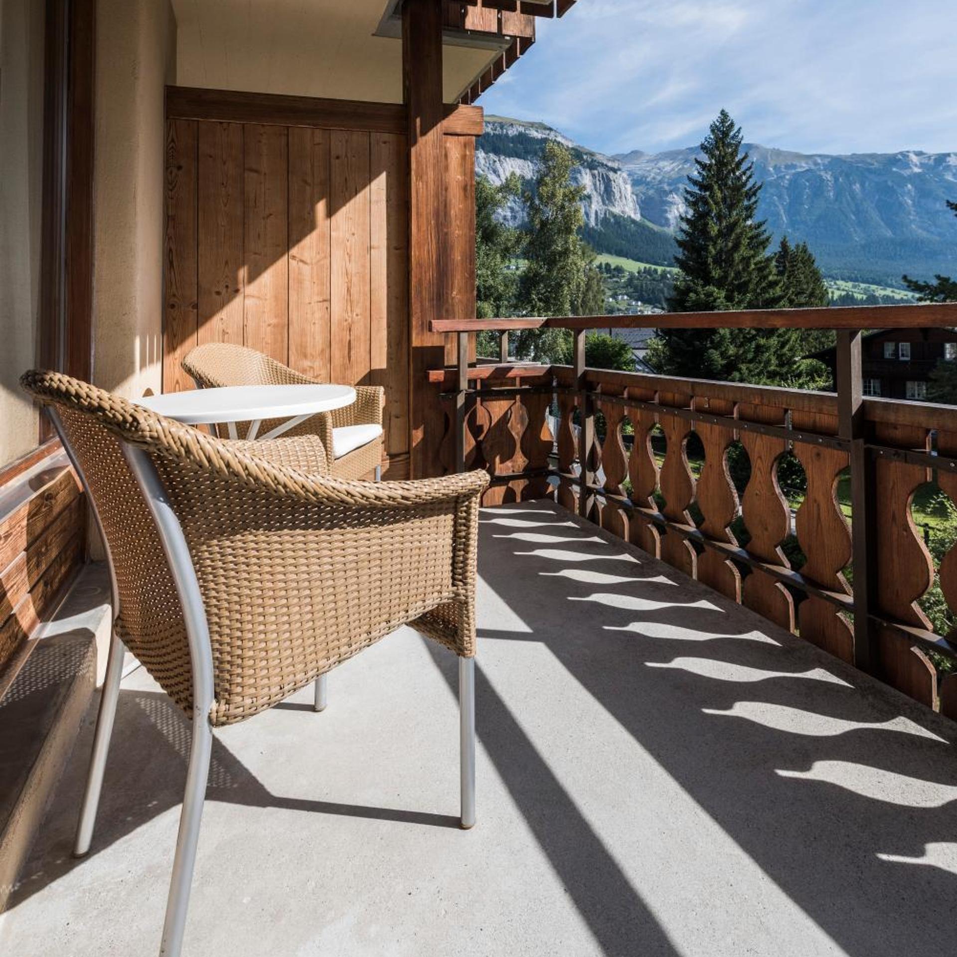 Soldanella by Hotel Adula 42/48