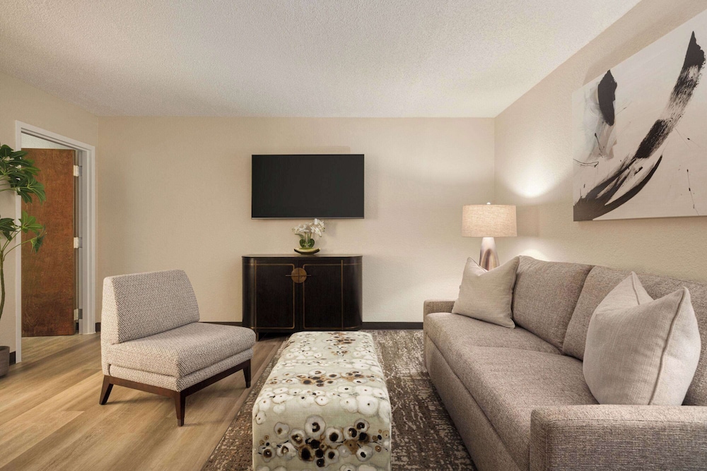 Mai Hana Hotel and Suites International Drive 35/55
