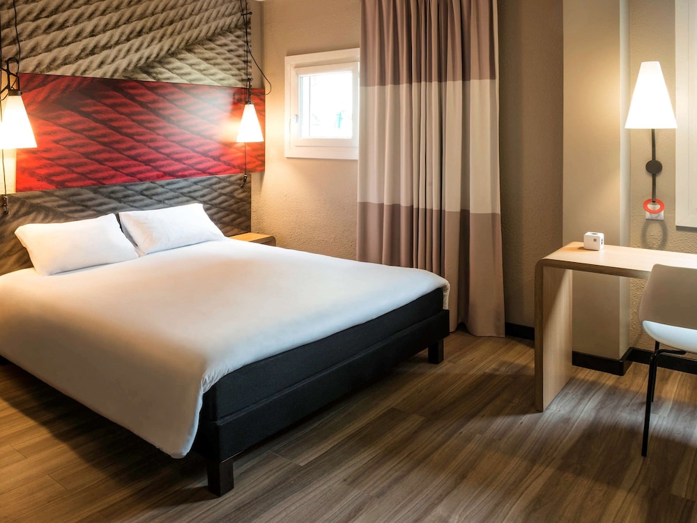 Ibis Bourg En Bresse 12/65