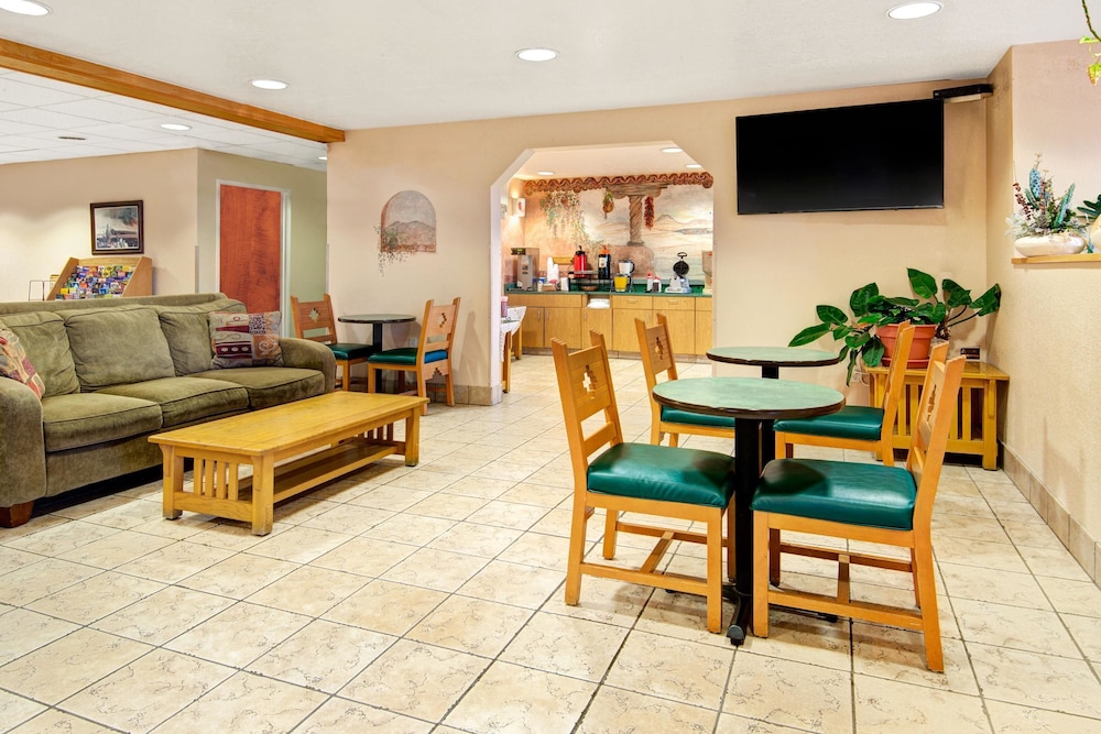 Microtel Inn and Suites by Wyndham Albuquerque W 16/26