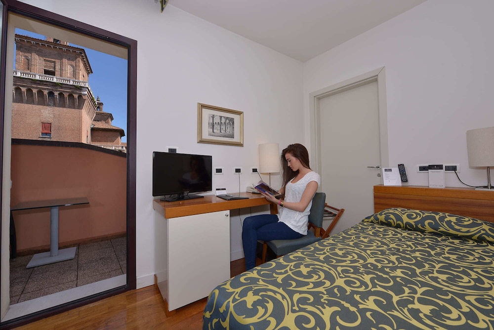 Ferrara Hotel 59/66