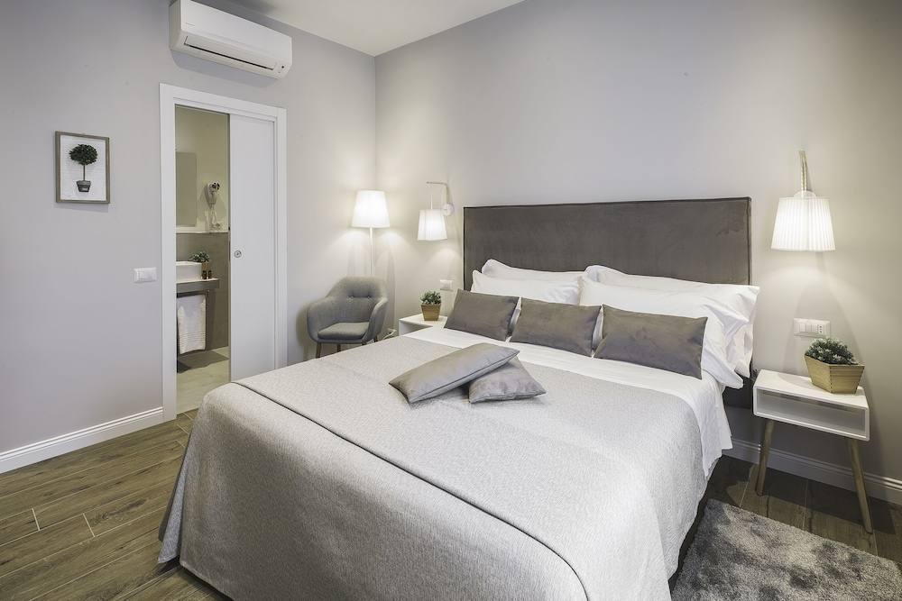 Colonna Luxury Suites 10/29