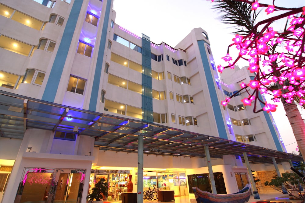 Clownfish Resort 6/64
