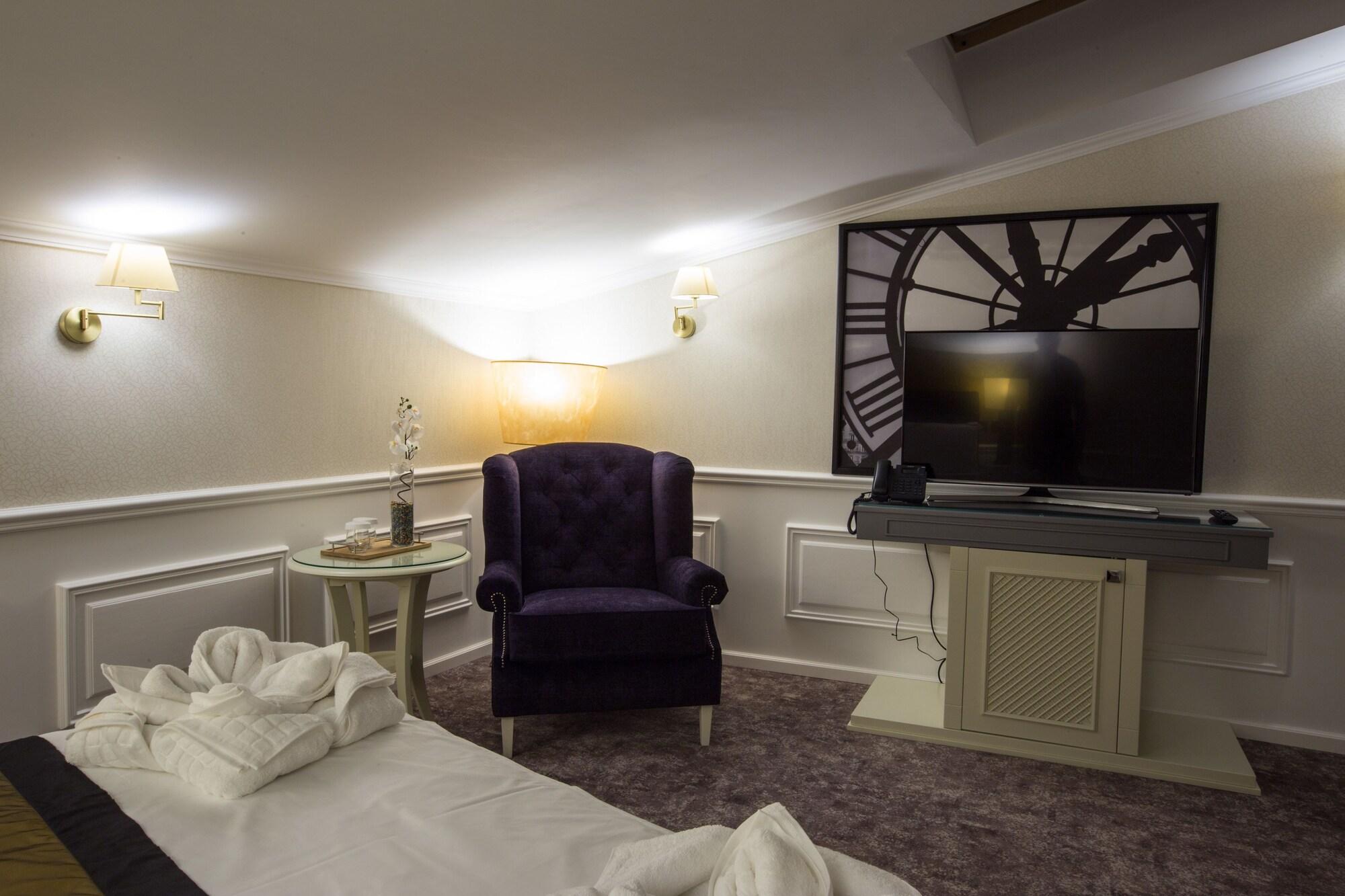 PENINSULA BOUTIQUE HOTEL 40/51