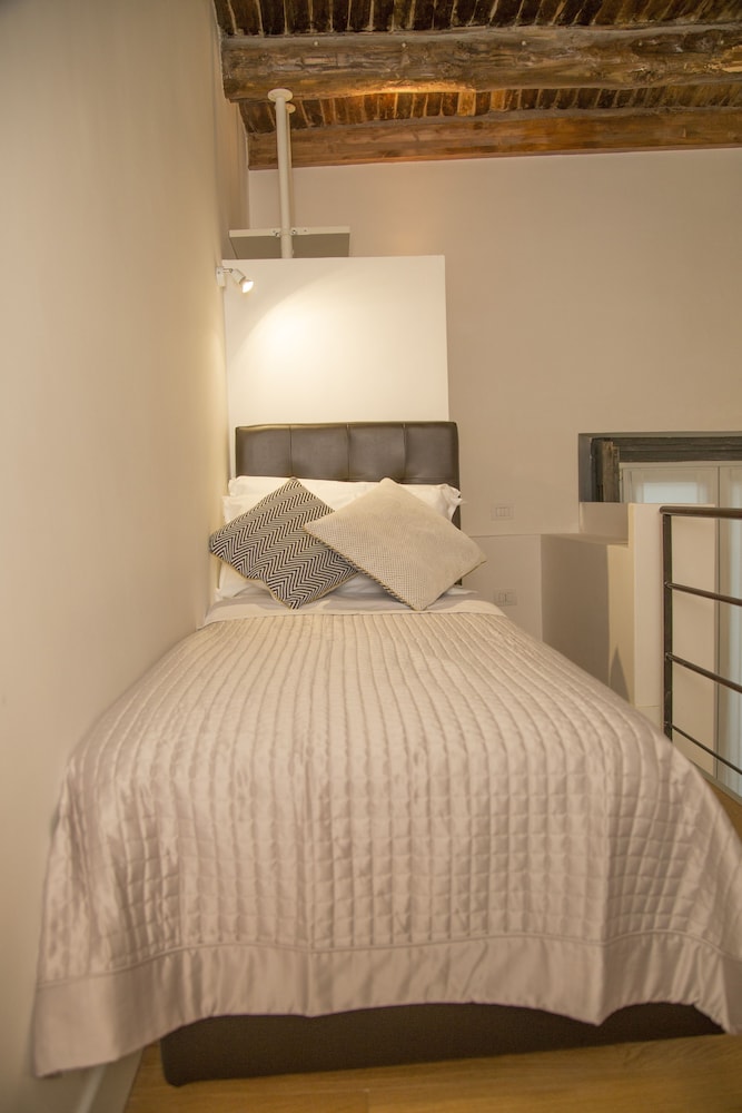 SANTA CHIARA BOUTIQUE HOTEL 8/73