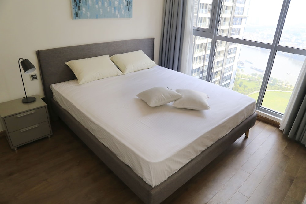 High-Floor River-View Apartment 16/50