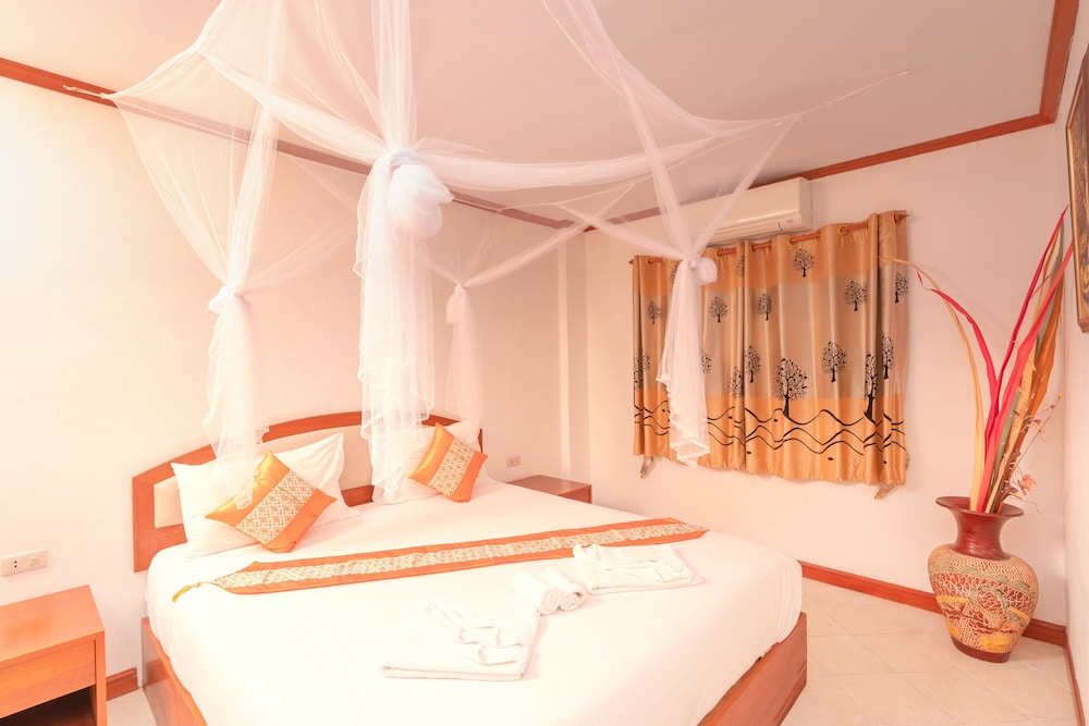 1 BEDROOM, JUNIOR SUITE, POOL ACCESS, GARDEN AREA