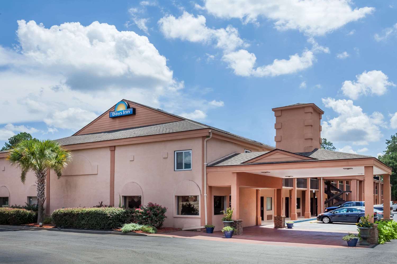 Days Inn By Wyndham Columbia 6/43