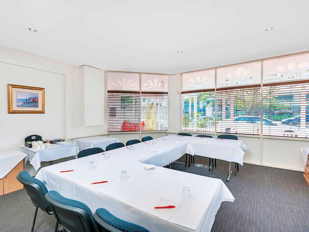 Mercure Cairns 37/64