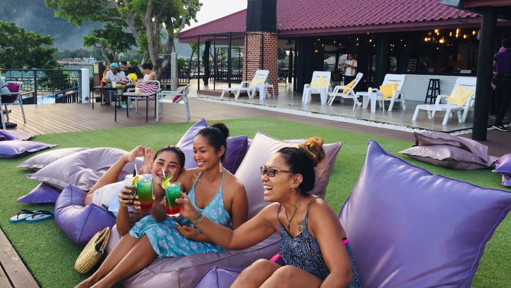 Phi Phi Donchukit Resort 24/40