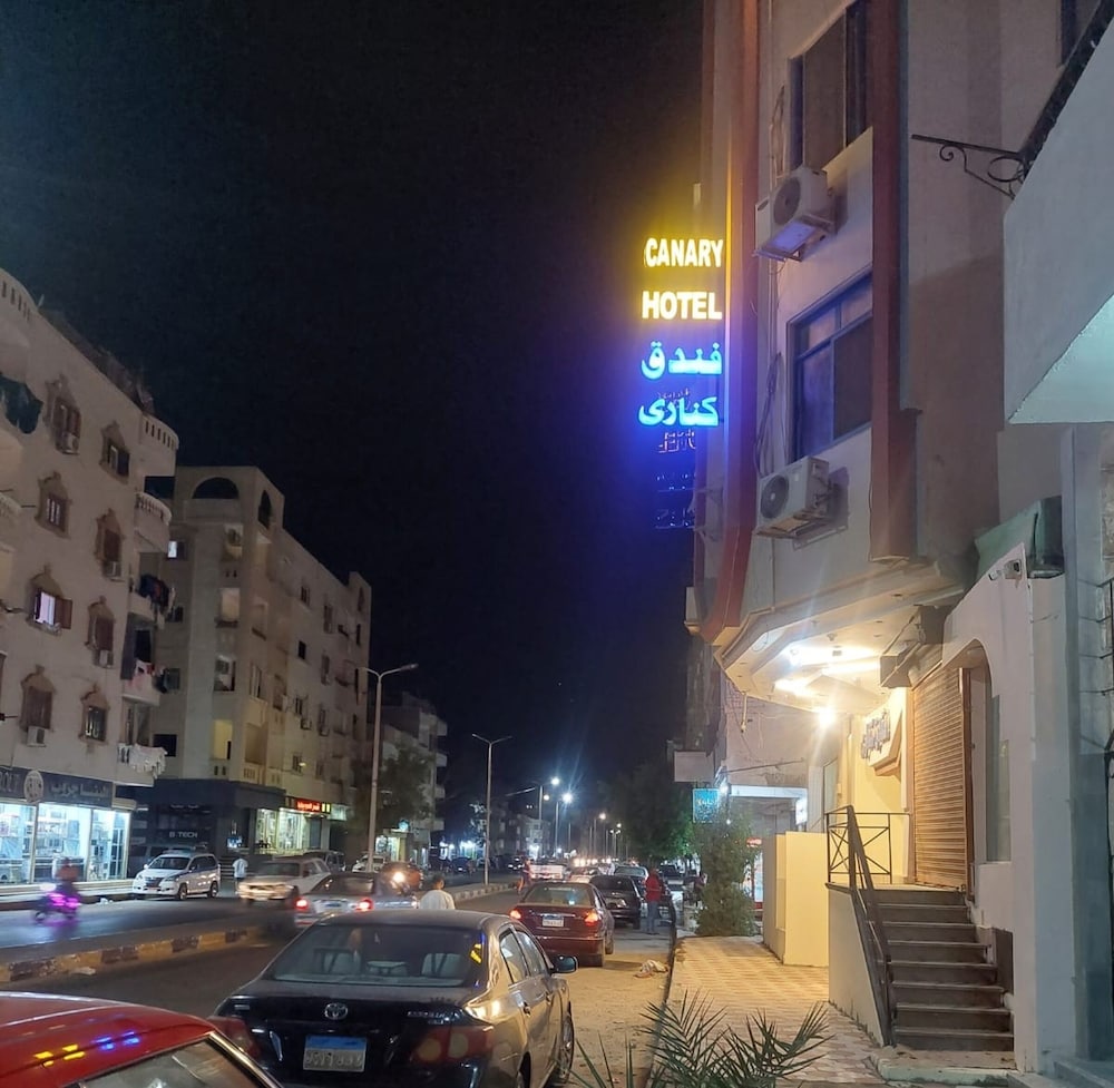 Canary Hotel 4/50
