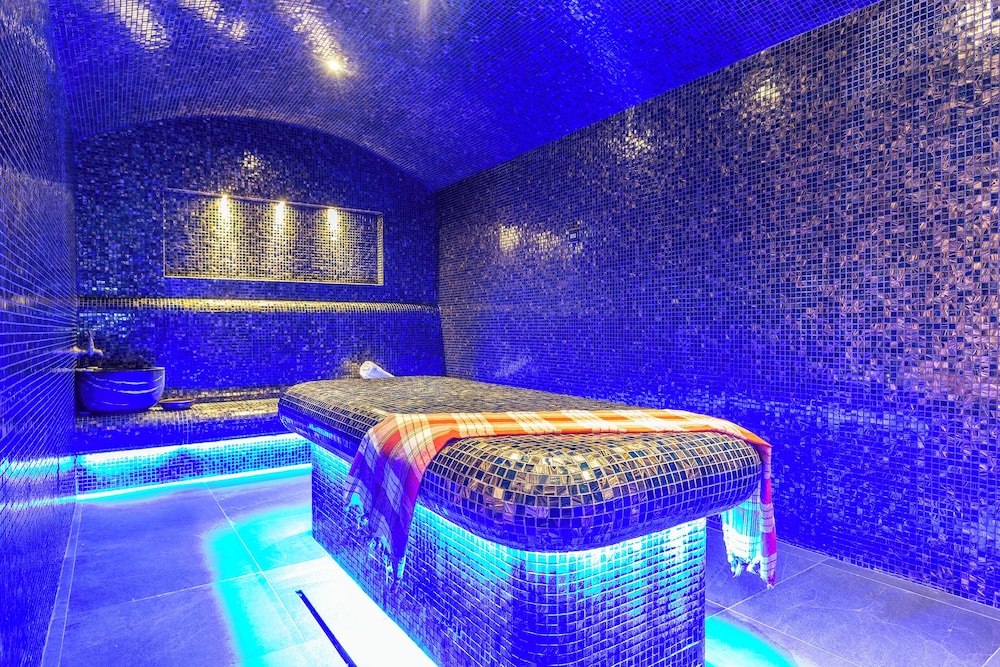 swimming pool spa