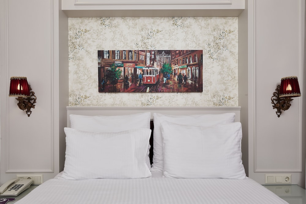 Albinas Hotel 8/65
