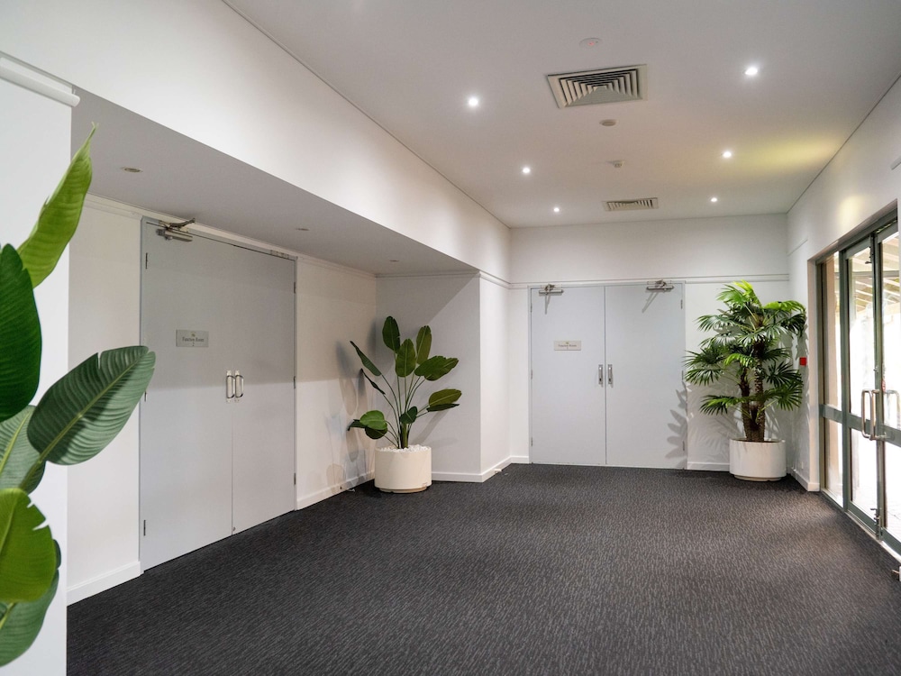 Mercure Bunbury Sanctuary Golf Resort 18/72