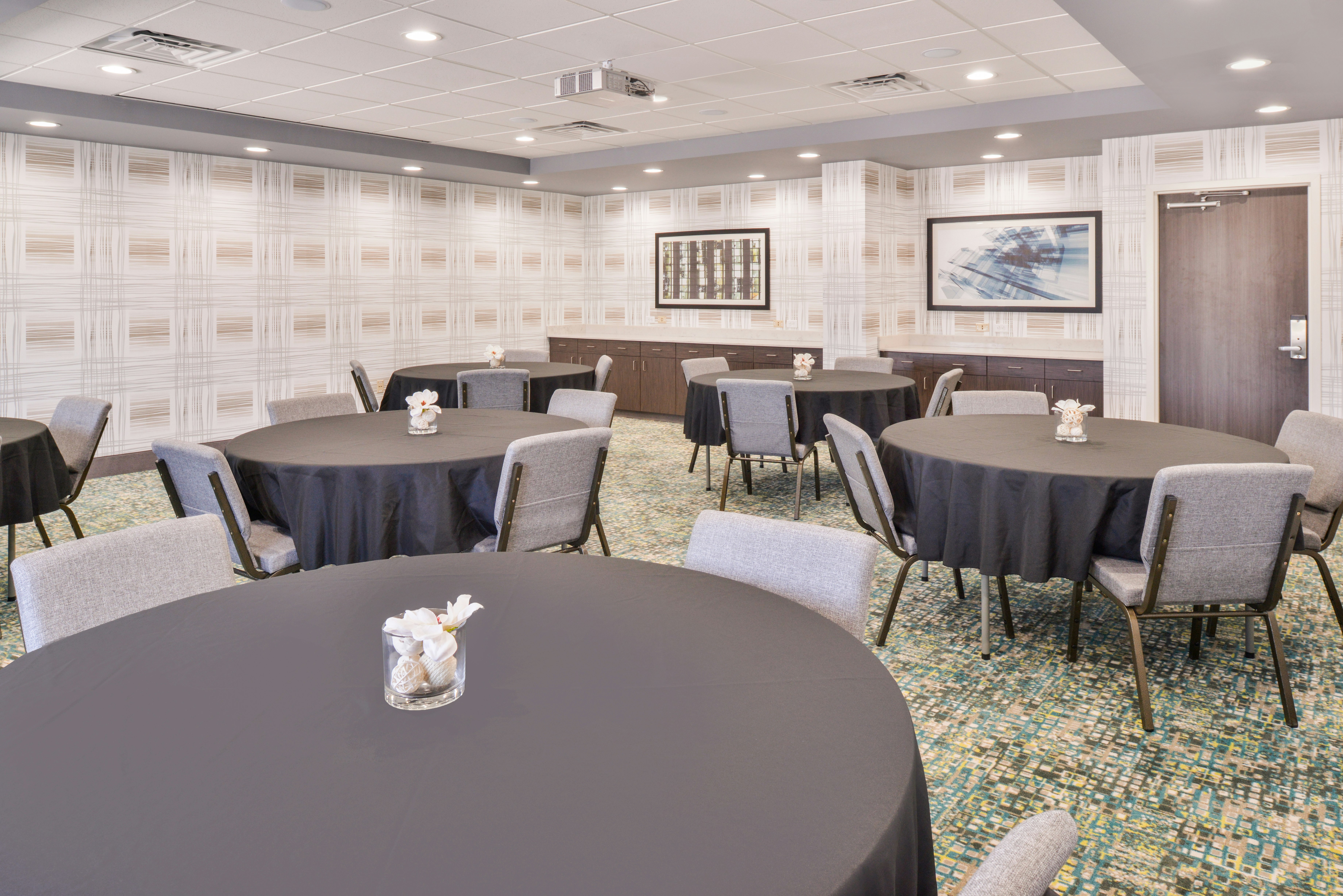 Hampton Inn Emporia Ks 22/27