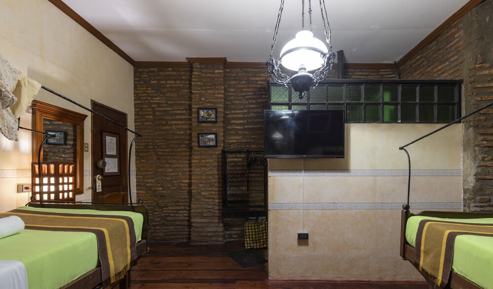 Grandpa's Inn 32/34
