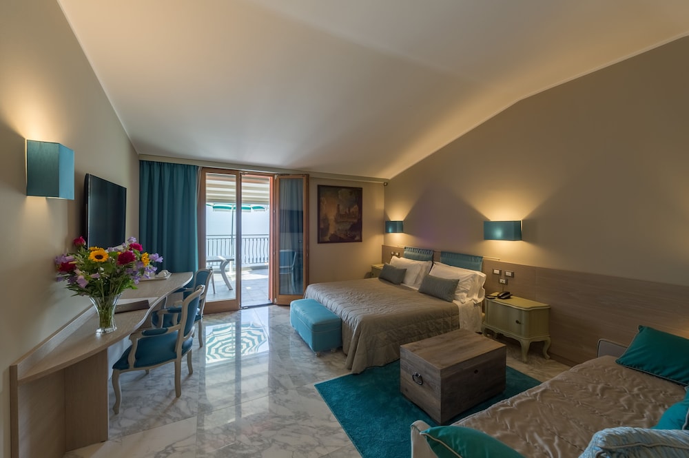 Hotel Porto Roca 16/38