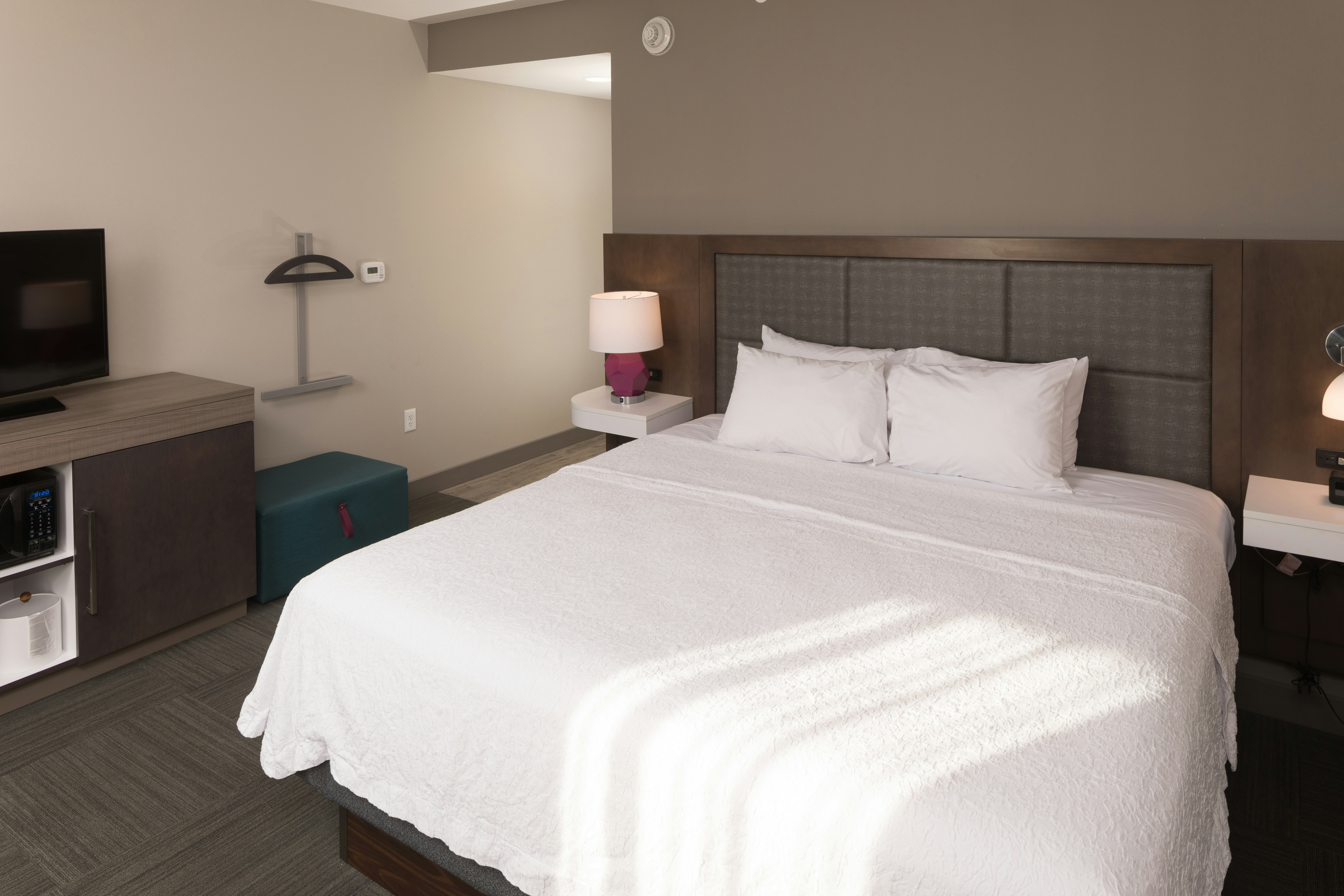ROOM, KING BED
