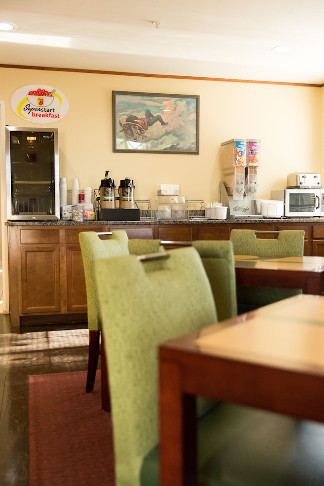 Super 8 by Wyndham Wickenburg AZ 21/32