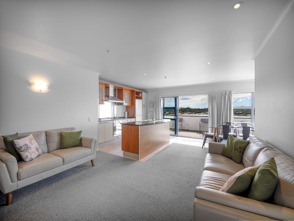 Blue Pacific Apartments 34/70