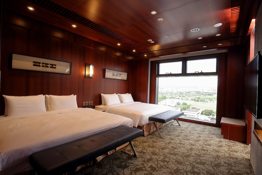 Green, Family Suite, Deluxe