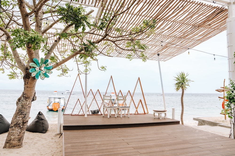 Mambo Beach Resort 27/30