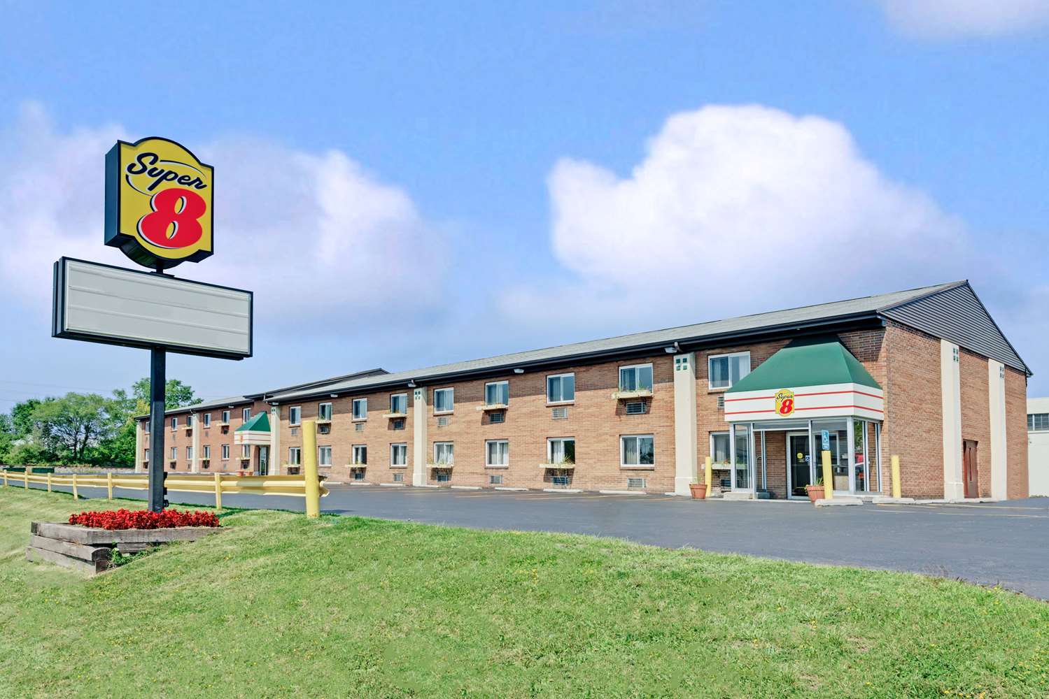 Super 8 Kenmore Buffalo Niagara Falls Area 16/18