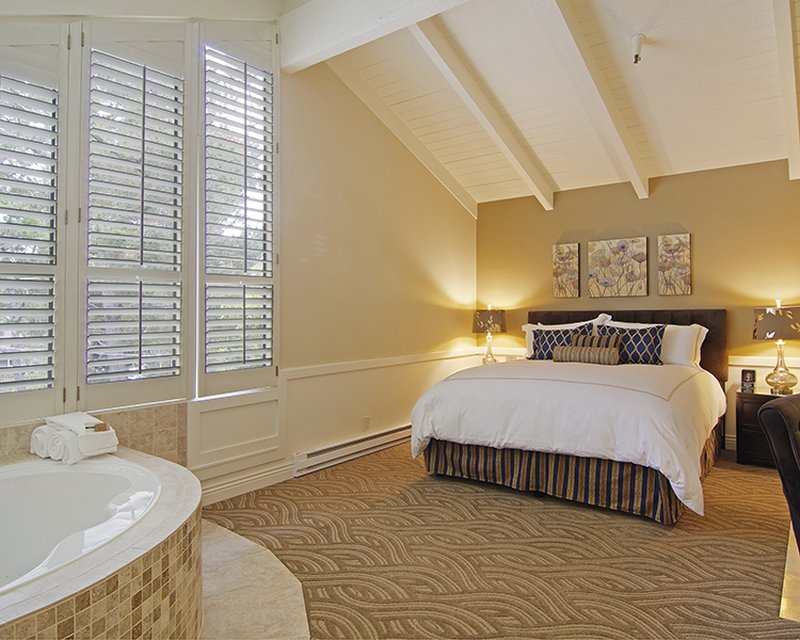 Carriage House Inn 16/35
