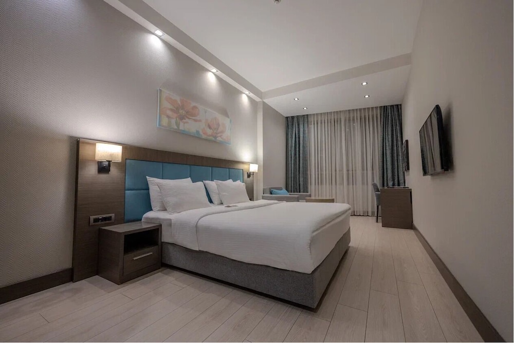 Hilly Hotel 25/71