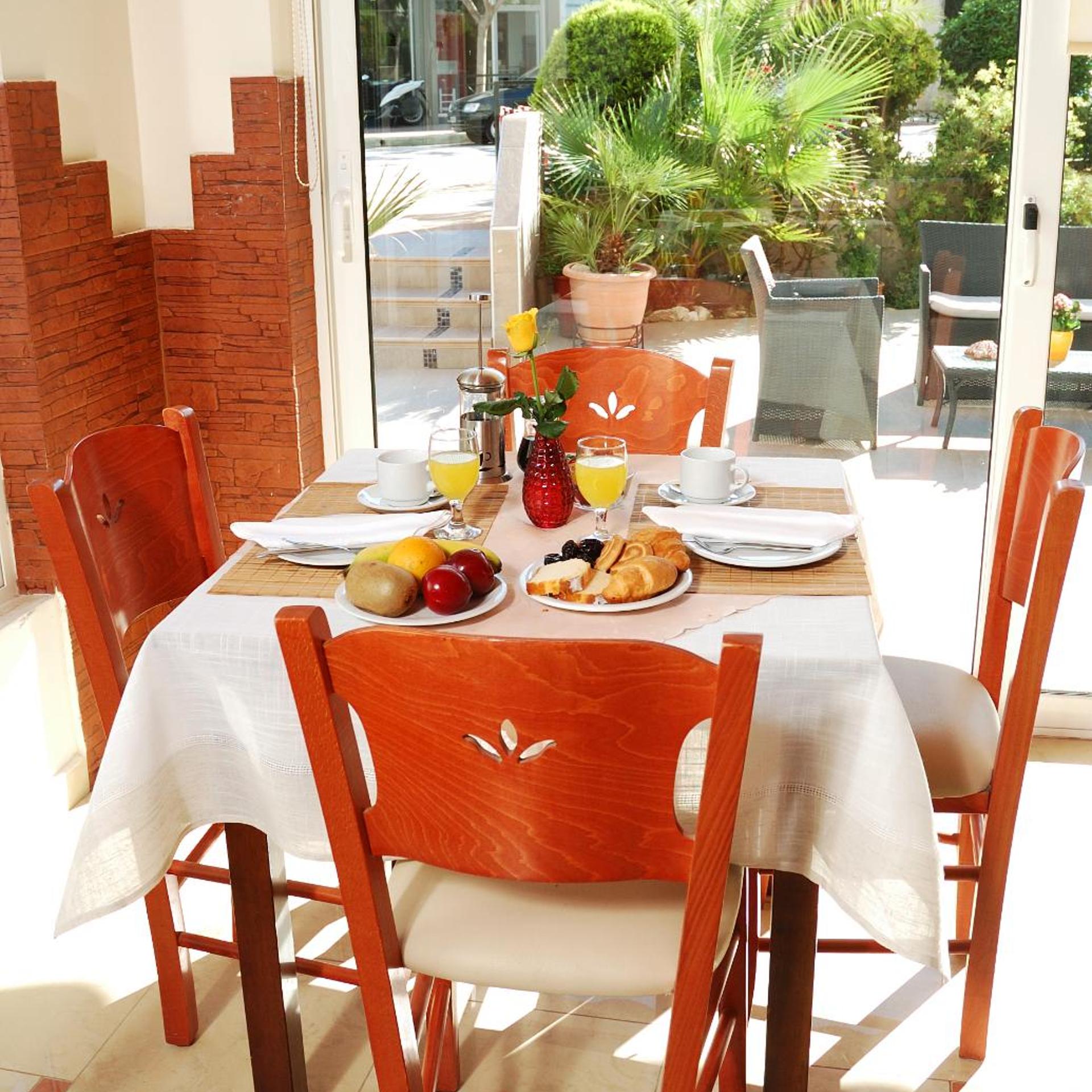 Ilion Hotel 43/48
