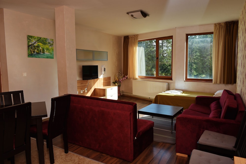 Forest Nook 28/50