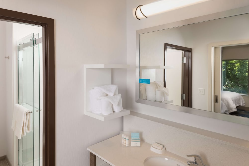Hampton Inn Suites Asheville Biltmore Village 24/58