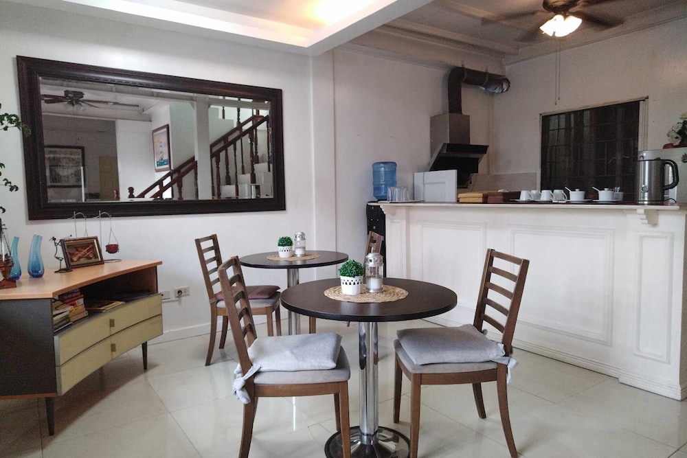 Makati Riverside Inn 49/54