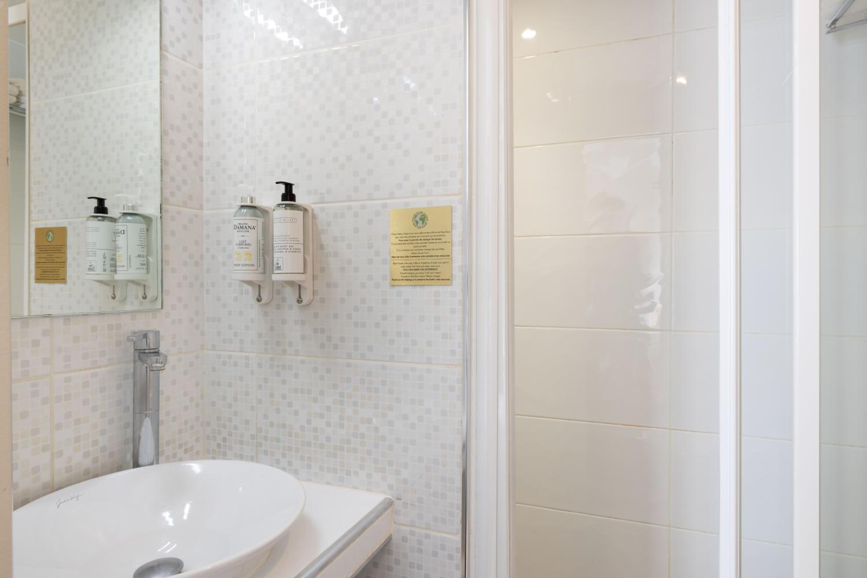 غرفة سوبيريور بسرير كوين، Villa Des Ambassadeurs 7/8