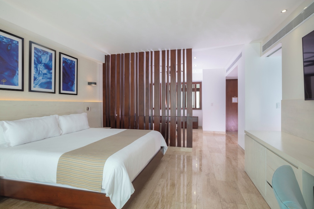 Altitude By Krystal Grand Punta Cancun All Inclusive 28/75